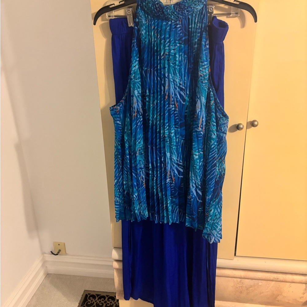 Stunning Blue Pleated top & pants by Jennifer Lopez